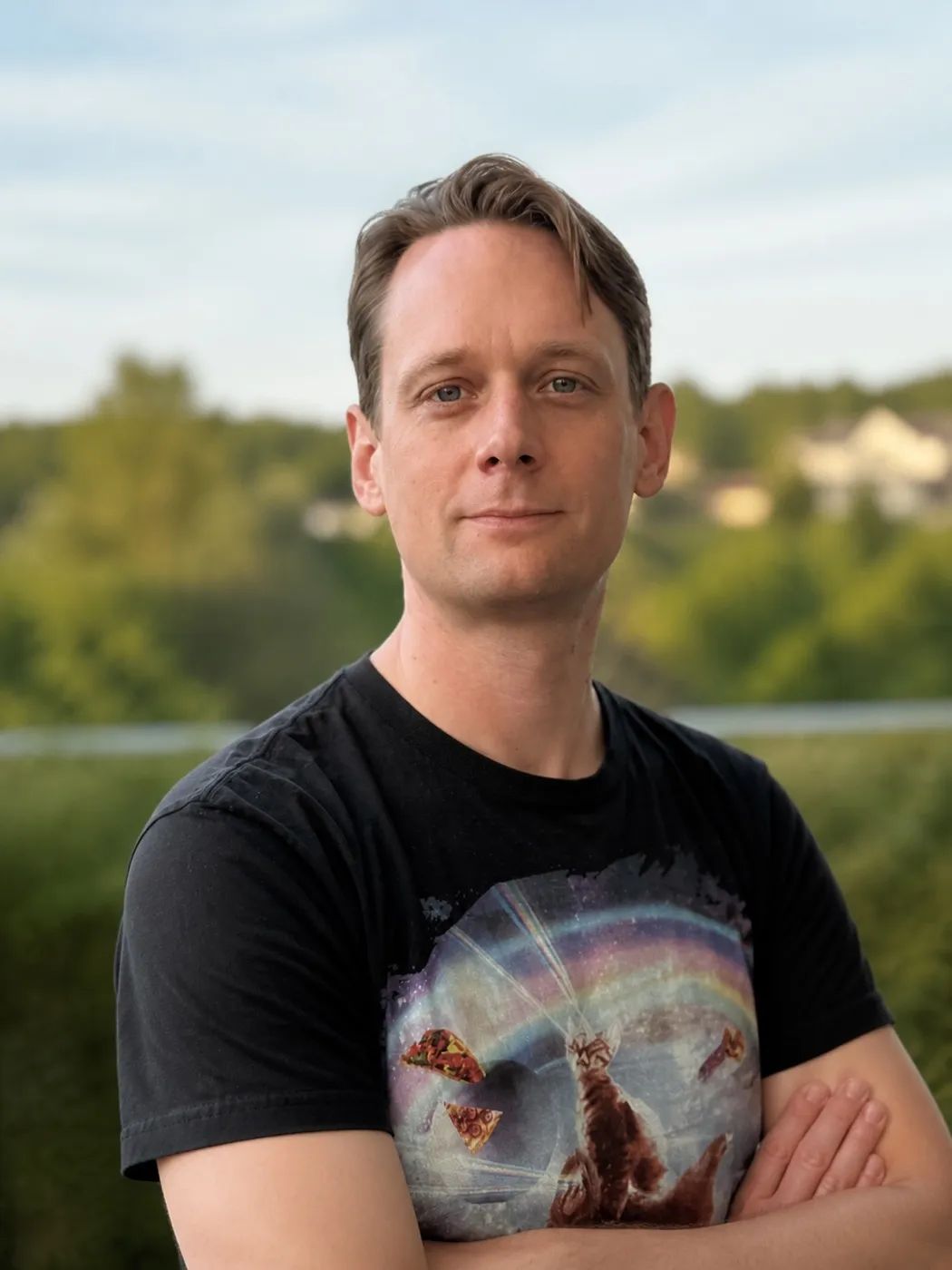 Josef Seibl im bunten Katzen-Shirt